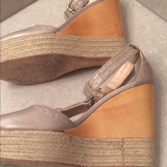 Coach Muted Silver Leather Platform Sandals Sz 7 - Picture 4 of 6